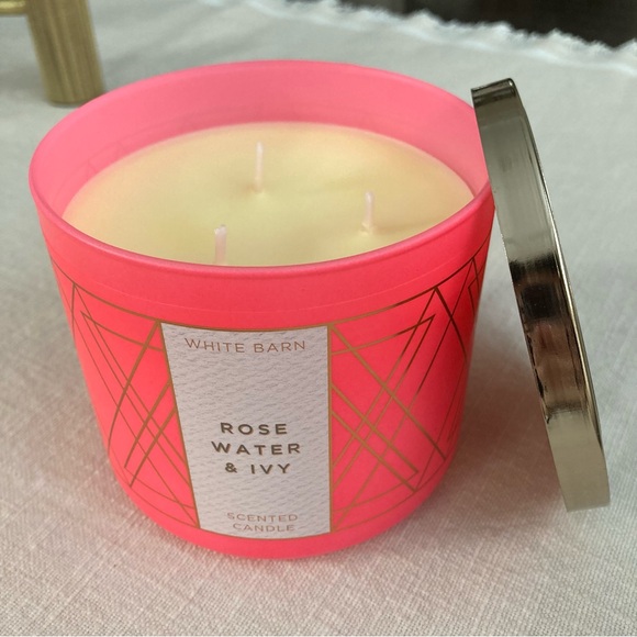 White Barn Rose Water & Ivy Candle - Picture 2 of 3